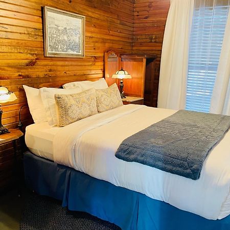 Dabbs Hotel Bed And Breakfast Llano Exteriör bild