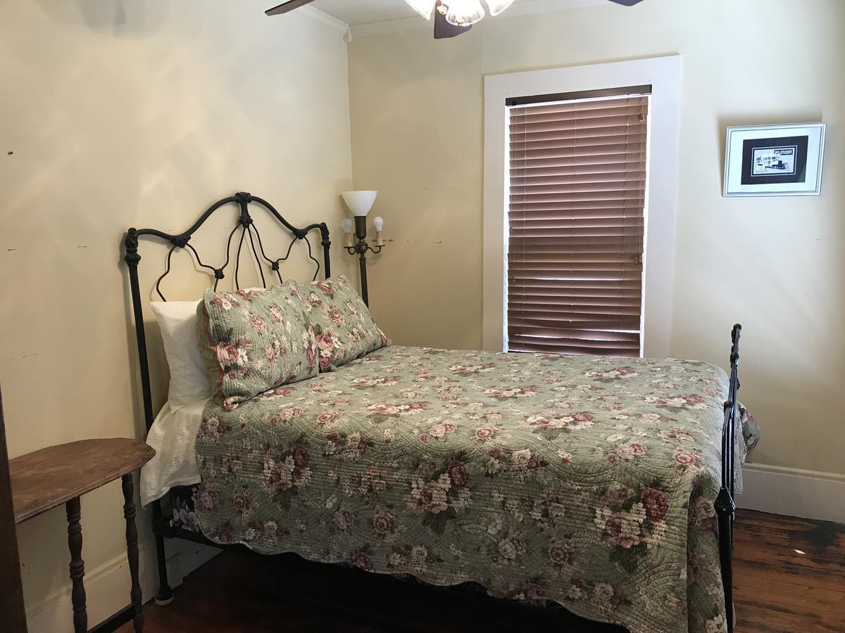 Dabbs Hotel Bed And Breakfast Llano Exteriör bild
